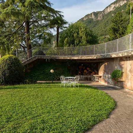 Lucy - Porzione Di Con Giardino Varenna