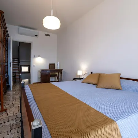 Lucy - Porzione Di Con Giardino Feriehus Varenna