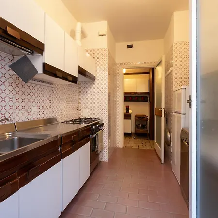 Lucy - Porzione Di Con Giardino Varenna