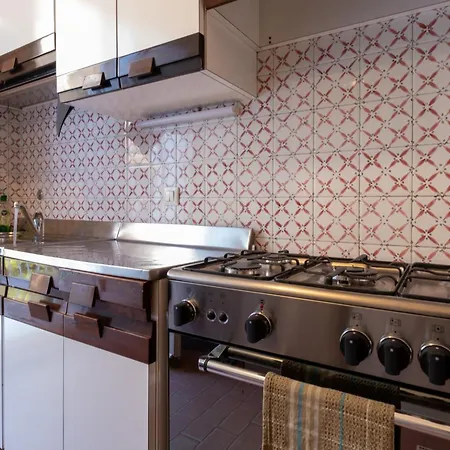 Lucy - Porzione Di Con Giardino Holiday home