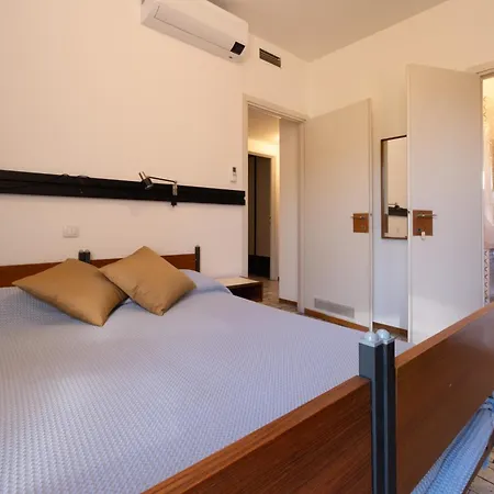 Lucy - Porzione Di Con Giardino Feriehus Varenna