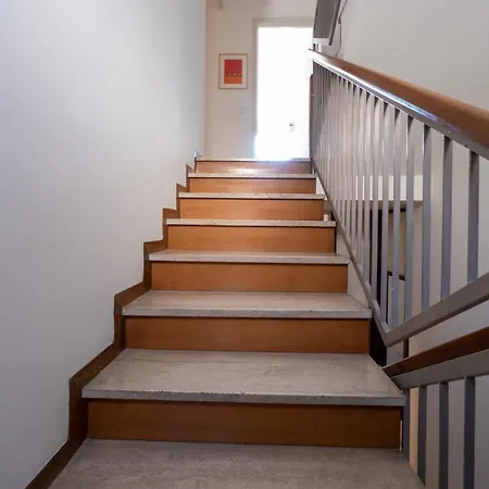 Lucy - Porzione Di Con Giardino Feriehus Varenna