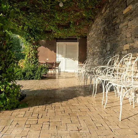 Casa vacanze Lucy - Porzione Di Con Giardino Varenna