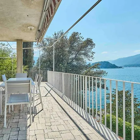 Lucy - View Varenna