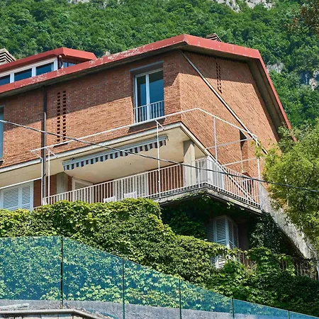 Lucy - View Varenna