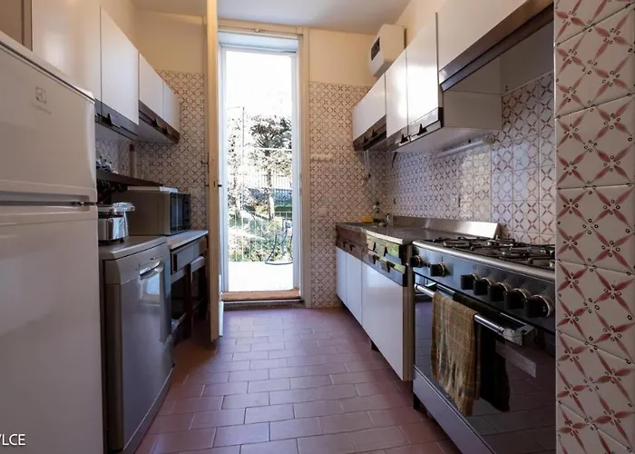 Lucy - View Holiday home *